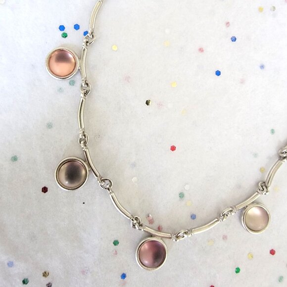 GLOWING GLASS CABOCHON SILVER TONE NECKLACE SHADES OF NEUTRALS NEW - Picture 4 of 6